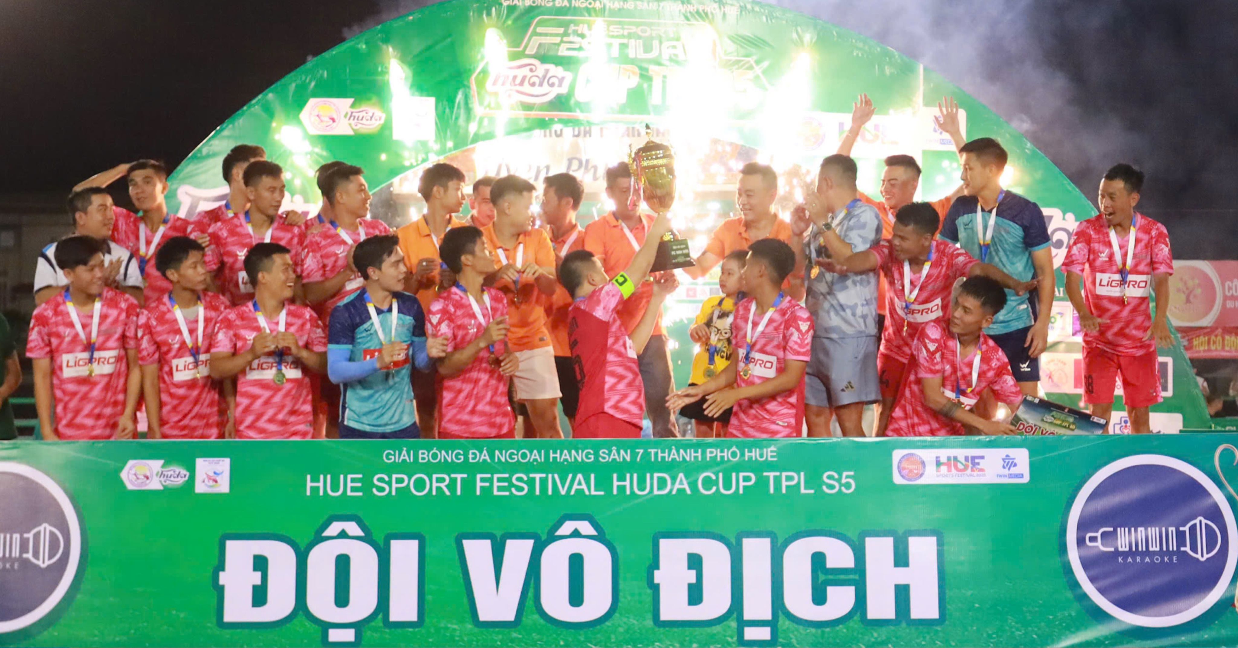 FC Win Win lên ngôi vô địch TPL-S5 – Huda Cup 2025 sau chiến thắng 3-0 trước FC Đam Mê